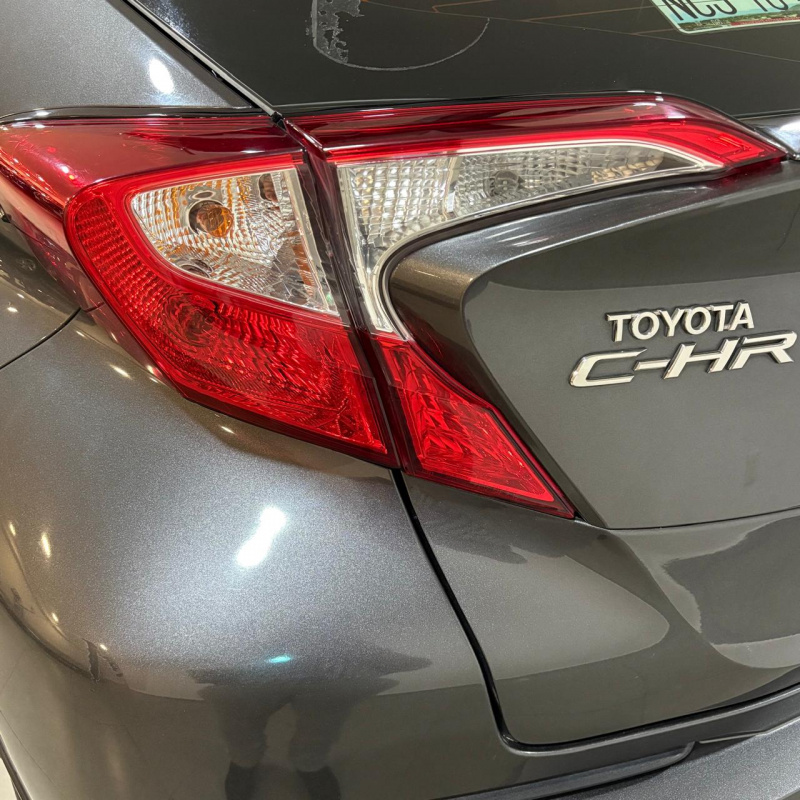 Toyota C-HR  5 pts. Base, CVT, a/ac. Aut., f. led, RA-17 2018